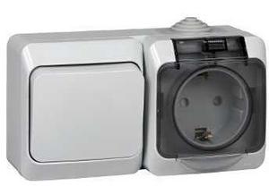 Фото Schneider Electric Этюд BPA16-241C Блок комбинированный горизонтальный (1 кл.+1 роз., 10+16 А, IP44, в сборе, открытая установка, з/к, шторки, крышка, серый)