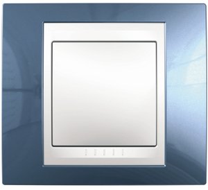 Фото Schneider Electric Unica Хамелеон MGU6.002.854 Рамка 1-постовая (белый/голубой лед)