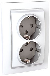 Фото Schneider Electric Unica MGU23.067.18D Розетка двойная с заземляющим контактом и шторками (16 А, в сборе, скрытая установка, белая)