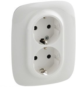 Фото Legrand Valena Allure 753726 Розетка двойная с заземляющим контактом (16 А, в сборе, скрытая установка, винтовые зажимы, белая)