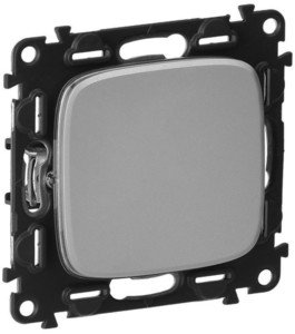 Фото Legrand Valena Allure 752901 Выключатель одноклавишный (10 А, под рамку, скрытая установка, алюминий)