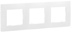 Фото Legrand Etika 672503 Рамка 3-постовая (белая)