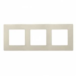 Фото Legrand Etika 672513 Рамка 3-постовая (слоновая кость)