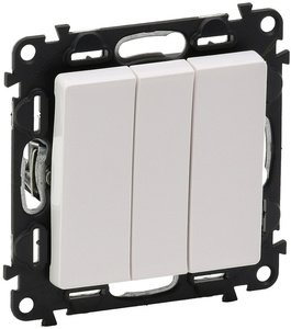 Фото Legrand Valena Life 752403 Выключатель трехклавишный (10 А, под рамку, с/у, белый)