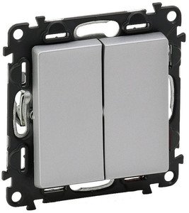 Фото Legrand Valena Life 752608 Переключатель двухклавишный (10 А, под рамку, с/у, алюминий)