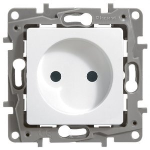 Фото Legrand Etika 672234 Розетка (16 А, под рамку, шторки, скрытая установка, белая)