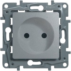 Фото Legrand Etika 672434 Розетка (16 А, под рамку, шторки, скрытая установка, алюминий)