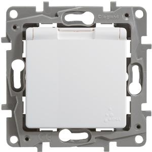 Фото Legrand Etika 672232 Розетка с заземляющим контактом (16 А, под рамку, шторки, крышка, скрытая установка, белая)
