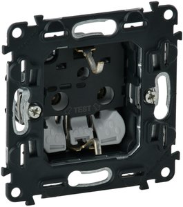Фото Legrand In'Matic 753021 Розетка с заземляющим контактом (16 А, механизм, з/к, безвинт. зажимы, скрытая установка)