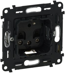 Фото Legrand In'Matic 753028 Розетка с заземляющим контактом (16 А, механизм, з/к, винт. зажимы 6 мм², шторки, скрытая установка)