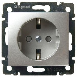 Фото Legrand Valena 770121 Розетка с заземляющим контактом (16 А, под рамку, скрытая установка, шторки, алюминий)