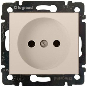 Фото Legrand Valena 774316 Розетка без заземляющего контакта (16 А, под рамку, скрытая установка, слоновая кость)