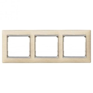 Фото Legrand Valena 770383 Рамка 3-постовая (универсальная, светлое дерево/серый штрих)