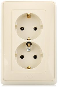 Фото Legrand Cariva Diy 695918 Розетка двойная с заземляющим контактом (16 А, в сборе, скрытая установка, слоновая кость)