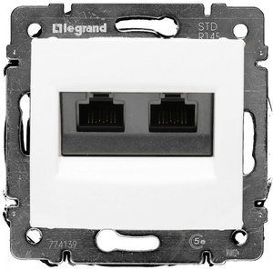 Фото Legrand Valena 774231 Розетка компьютерная (2xRJ45, захваты, UTP, Cat.5e, под рамку, скрытая установка, белая)