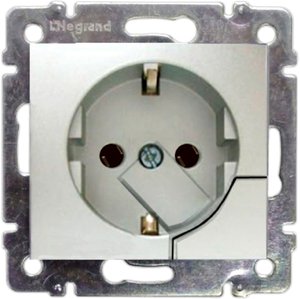 Фото Legrand Valena 770194 Розетка с заземляющим контактом (16 А, в сборе, скрытая установка, мех. система выталкивания вилки, алюминий)