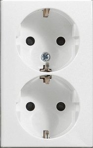 Фото Legrand Valena 774202 Розетка двойная с заземляющим контактом (16 А, в сборе, без винт. зажим, скрытая установка, шторки, белый)