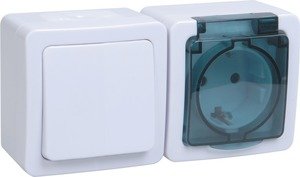 Фото IEK EBGMP20-K03-31-54-EC БГб-22-31-ГПБд блок "выкл 1кл + розетка 1м с з/к" о/у IP54 ГЕРМЕС PLUS (кл.бел./кр.дым.)