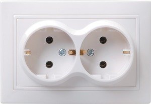 Фото IEK ERK24-K01-16-DM РС12-3-КБ Розетка 2местн. c з/к без защ.штор. 16А КВАРТА (белый)