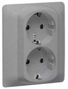 Фото Legrand Galea Life 771331 Розетка двойная с заземляющим контактом (16 А, в сборе, шторки, скрытая установка, aluminium)