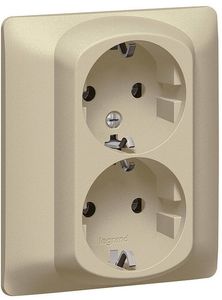 Фото Legrand Galea Life 771431 Розетка двойная с заземляющим контактом (16 А, в сборе, шторки, скрытая установка, titanium)