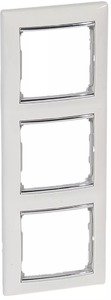 Фото Legrand Valena 770497 Рамка 3-постовая (вертикальная, белая/серебряный штрих)