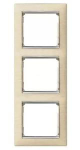 Фото Legrand Valena 770387 Рамка 3-постовая (вертикальная, светлое дерево/серый штрих)