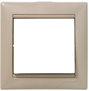 Фото Legrand Valena 694761 Рамка 1-постовая (горизонтальная, кантри)