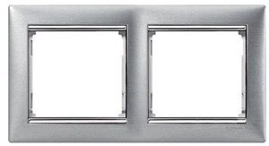 Фото Legrand Valena 694354 Рамка 2-постовая (горизонтальная, алюминий матовый)