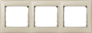 Фото Legrand Valena 694352 Рамка 3-постовая (горизонтальная, жемчужная)