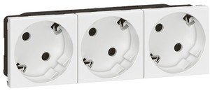 Фото Legrand Mosaic 077253 Розетка тройная с заземляющим контактом (16 А, 45°, под рамку, белая)
