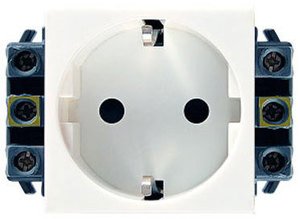 Фото Legrand Mosaic 077601 Розетка с заземляющим контактом (16 А, винт. зажимы, под рамку, шторки, белая)