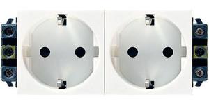 Фото Legrand Mosaic 077602 Розетка двойная с заземляющим контактом (16 А, винт. зажимы, под рамку, шторки, белая)