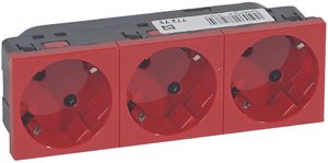 Фото Legrand Mosaic 077273 Розетка тройная с заземляющим контактом (16 А, 45°, 6 модулей, под рамку, шторки, красная)