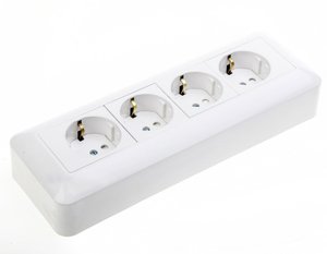 Фото Schneider Electric Прима RA16-411M-B Розетка четверная с заземляющим контактом (16 А, IP20, в сборе, открытая установка, шторки, белая)