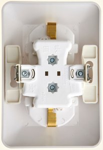 Фото Schneider Electric Прима RS16-212-BI Розетка двойная с заземляющим контактом (16 А, IP20, в сборе, скрытая установка, шторки, белая)