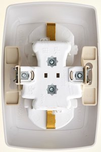 Фото Schneider Electric Рондо RS16-226-BI Розетка двойная с заземляющим контактом (16 А, IP20, в сборе, скрытая установка, шторки, белая)