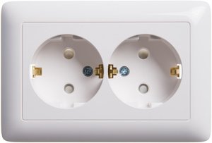 Фото Schneider Electric Хит RS16-231-B Розетка двойная с заземляющим контактом (16 А, IP20, в сборе, скрытая установка, шторки, белая)