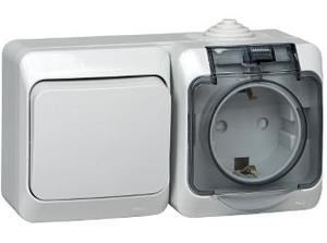 Фото Schneider Electric Этюд BPA16-246C Блок комбинированный (1 кл.+1 роз., 16 А, в сборе, открытая установка, з/к, шторки, крышка, IP44, серый)