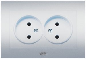Фото ABB Cosmo 632-011000-908 Розетка двойная (10 А, в сборе, с/у, без з/к, алюминий)