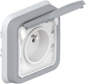 Фото Legrand Plexo 069831 Розетка с заземляющим контактом (16 А, IP55, франц. стандарт, в сборе, скрытая установка, шторки, крышка, серая)