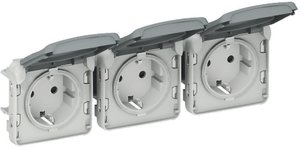 Фото Legrand Plexo 069578 Розетка тройная с заземляющим контактом (16 А, IP55, под рамку, открытая установка, крышка, горизонтальная, серая)