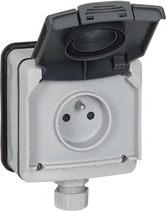 Фото Legrand Plexo 090466 Розетка с заземляющим контактом (16 А, IP66, в сборе, открытая установка, шторки, крышка, серая)