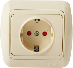 Фото ABB Tuna 502-010303-243 Розетка (10 А, в сборе, скрытая установка, с/з, шторки, слоновая кость)