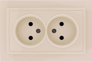 Фото ABB Zena 500-010300-908 Розетка двойная (10 А, в сборе, с/у, без з/к, кремовый)
