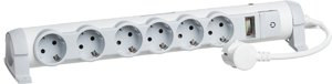 Фото Legrand 694647 "Безопасность" Сетевой фильтр 6-местный 3 м (с/з, с защитой, фиксир. поворотный блок, 16 А, 3500 Вт)