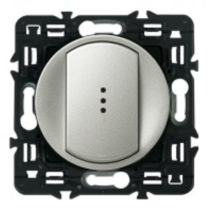 Фото Legrand Celiane 696949 Переключатель одноклавишный (10 А, IP21, подсветка, под рамку, с/у, титан)