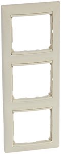 Фото Legrand Valena 695636 Рамка 3-постовая (горизонтальная, слоновая кость)