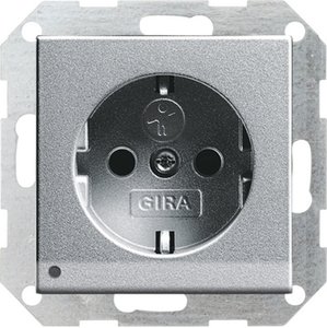 Фото Gira System55 117026 Розетка SCHUKO с заземляющим контактом (16 А, шторки, подсветка, под рамку, скрытая установка, алюминий)