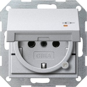 Фото Gira System55 276326 Розетка SCHUKO с заземляющим контактом (16 А, шторки, крышка, подсветка, под рамку, скрытая установка, алюминий)